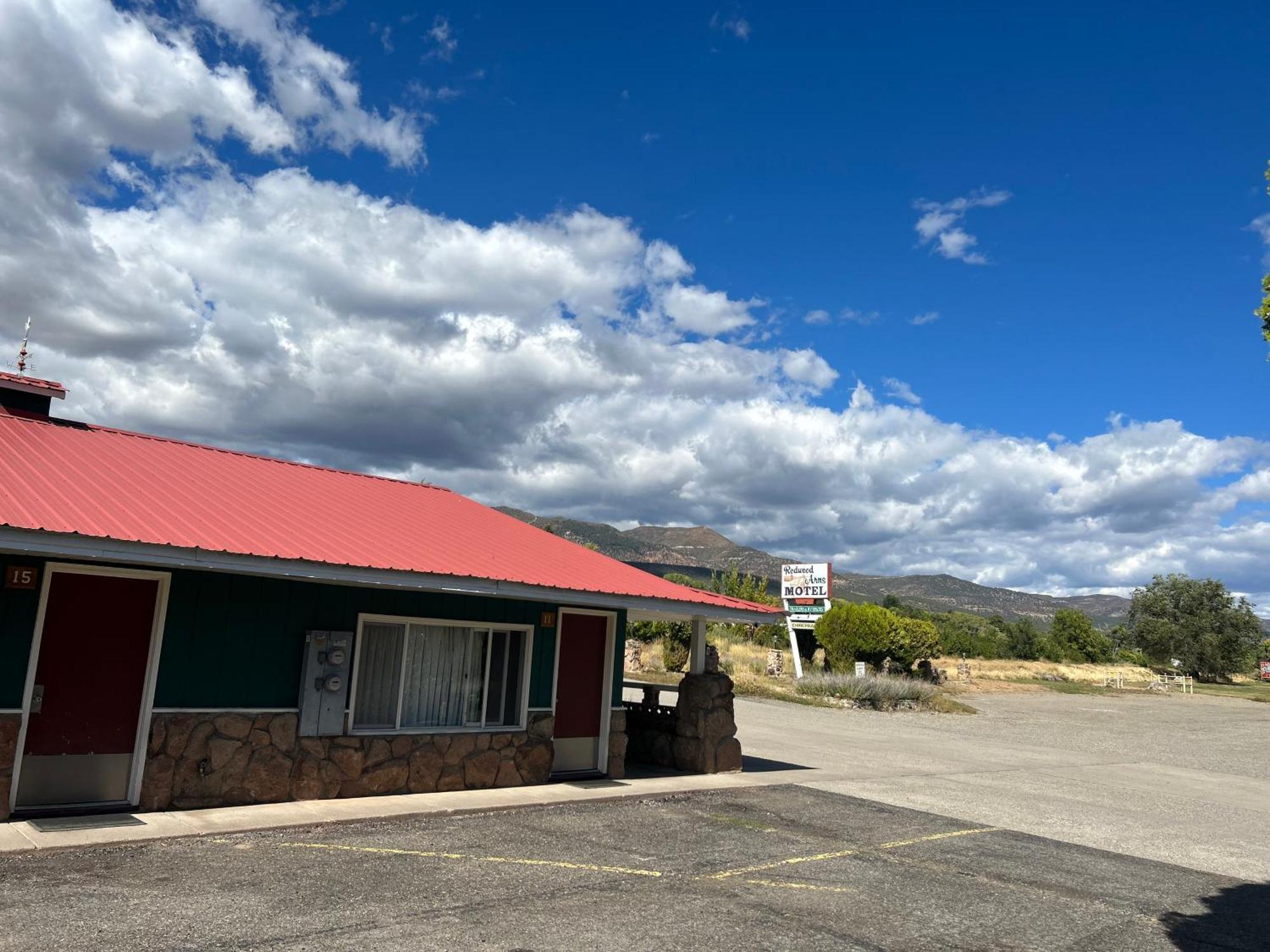 Redwood Arms Motel Paonia Esterno foto